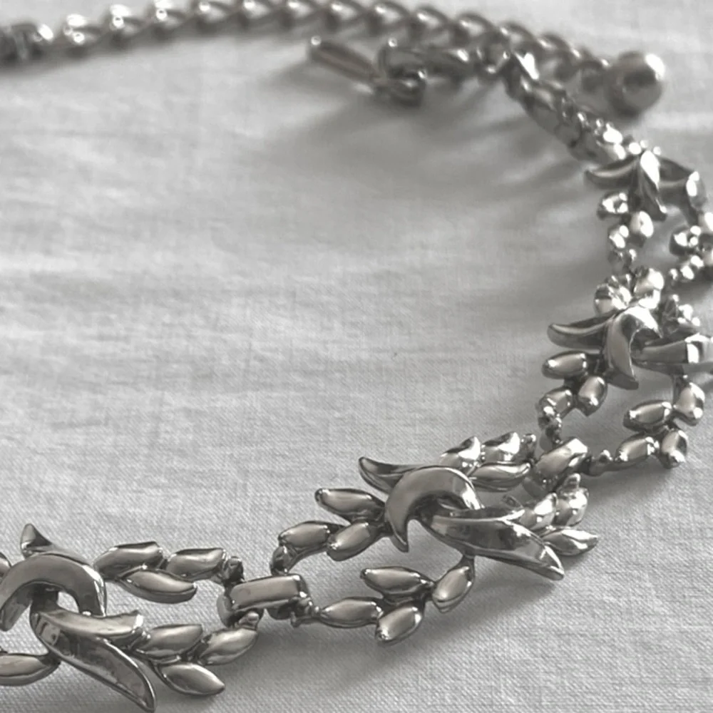 Vintage Coro Silver Tone Choker Style Necklace Signed Leaves Design